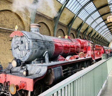 Travel Between Universal Studios & Island's of Adventure Aboard The Hogwarts Express